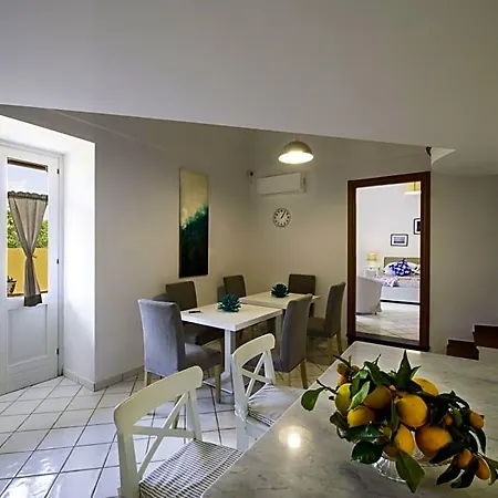 Casa Assunta Alojamento de Acomodação e Pequeno-almoço Vico Equense